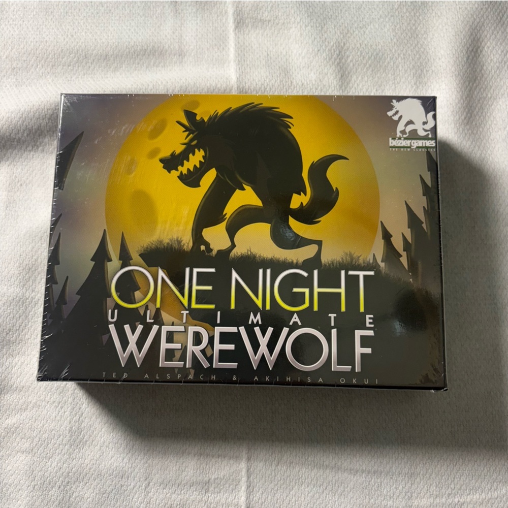 One Night Ultimate Werewolf - Black and Yellow